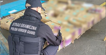 Kokaina warta miliony ukryta w kartonach z winem. Przechwycono 44 litry