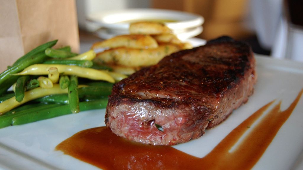 Pieczony antrykot wołowy bez kości (samo mięso, II klasa mięsa)