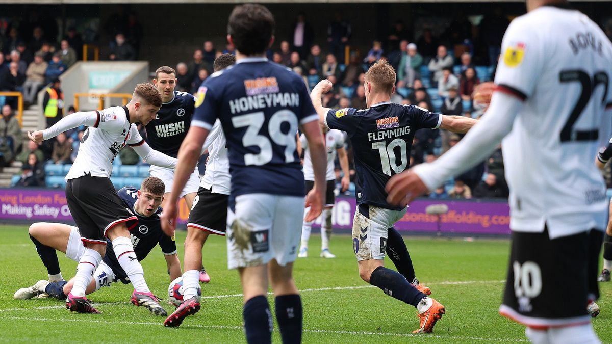 Piłkarze podczas meczu Millwall FC - Sheffield United