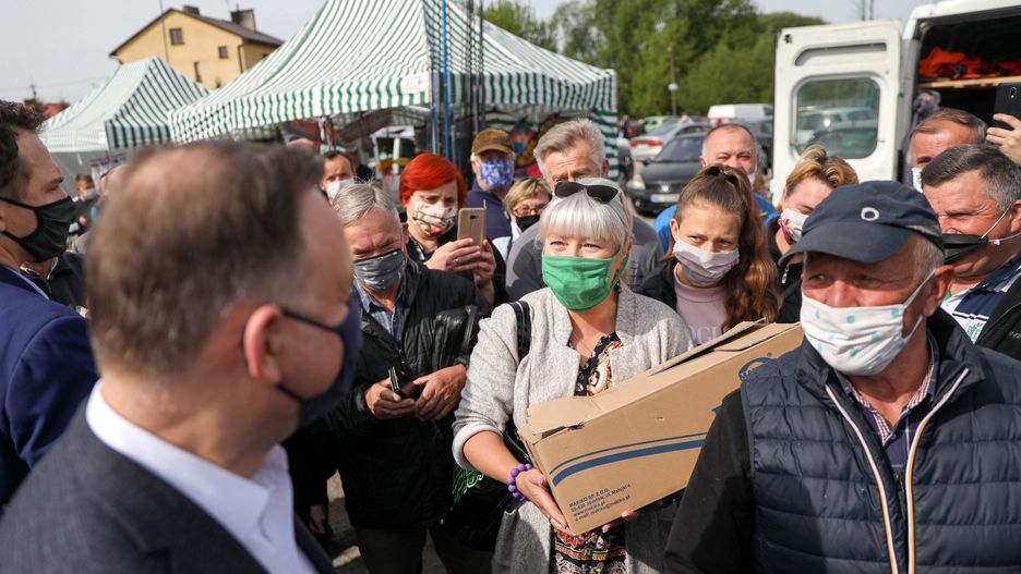Wybory prezydenckie 2020. Garwolin. Andrzej Duda odpowiada ws. podwyżki cen wywozu śmieci (zdjęcie ilustracyjne)