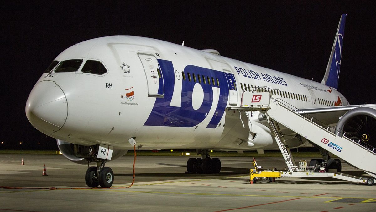 Pasażer zmarł na pokładzie LOT-u.