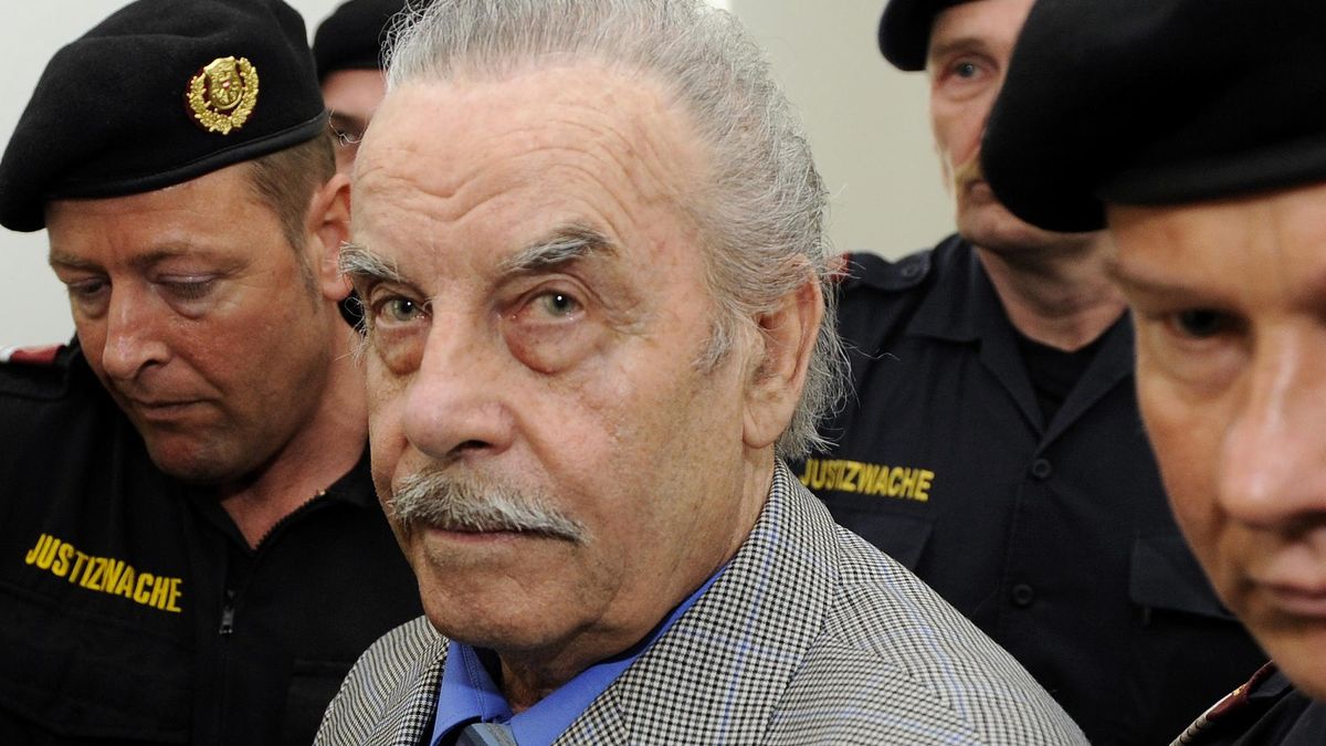 Court To Deliver Josef Fritzl VerdictST. POELTEN, AUSTRIA - MARCH 19:  (EDITORIAL USE ONLY) In this handout picture Josef Fritzl  is seen during day four of his trial at the country court of St. Poelten on March 19, 2009 in St. Poelten, Austria. The 73-year-old Austrian is on trial for murder, rape and incest after allegedly imprisoning his daughter in a cellar for 24 years and fathering seven children with her.   (Photo Handout by APA via Getty Images)Handoutamstetten, bestof, fritzl, niederoesterreich, prozess, topics, topix, toppics, toppix, urteil