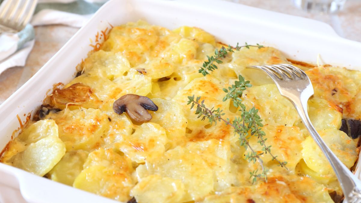 Zapiekanka makaronowa z mięsem i cukinią - Pyszności