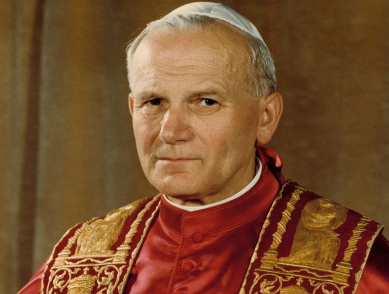 "Tej maty używał Jan Paweł II". Nie daj się nabrać oszustom podczas prezentacji