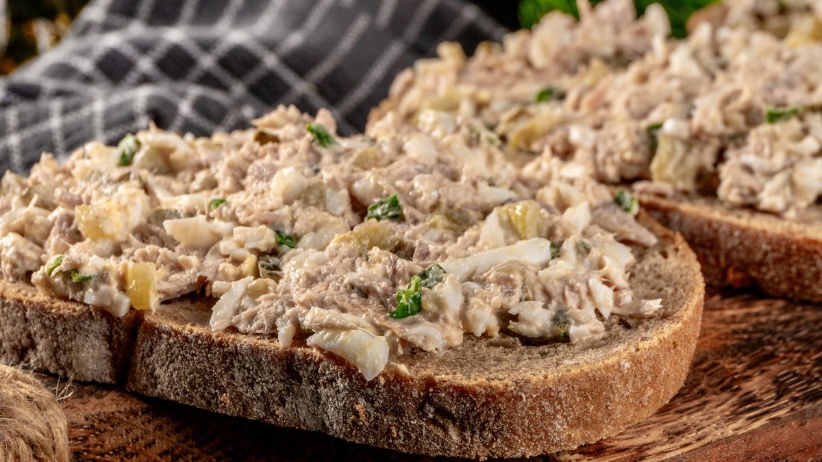 Pasta tuńczykowa z dodatkiem ananasa