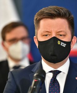Koronawirus. Michał Dworczyk o dostawach szczepionki. Krytykuje też LOT
