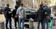 Warszawa: Obserwowani przez policję Gruzini włamali się do samochodu. Zostali złapani na gorącym uczynku
