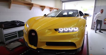 Jak wygląda rozpakowanie Bugatti Chirona? Zaglądamy za kulisy