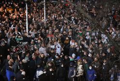 Koronawirus w Polsce. Kontrowersyjne zachowanie kibiców Legii Warszawa. Wojciech Maksymowicz komentuje