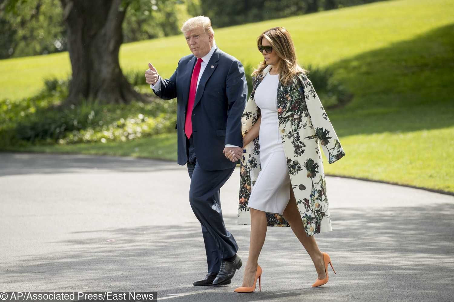 Melania Trump w obcisłej sukience i modnym płaszczu