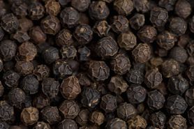 Piperyna – właściwości, działanie i stosowanie