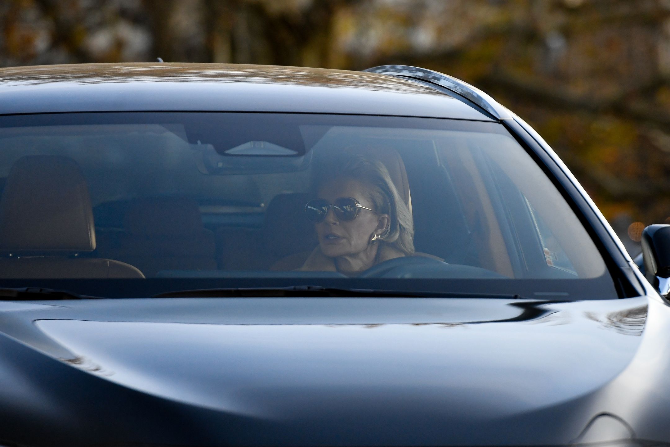 Joanna Racewicz wraca z zakupów w salonie kosmetycznym