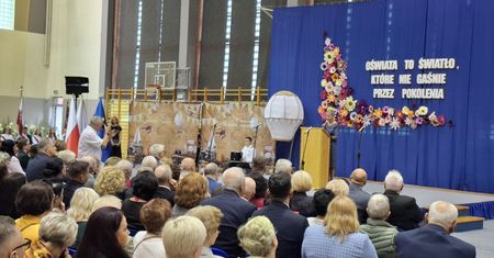 Słupsk: Gala pełna wspomnień, wzruszeń i wyróżnień. Miasto świętowało 80-lecie oświaty