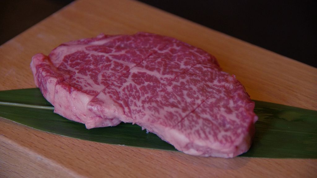 Surowe steki z polędwicy wołowej bez kości (mięso i tłuszcz)