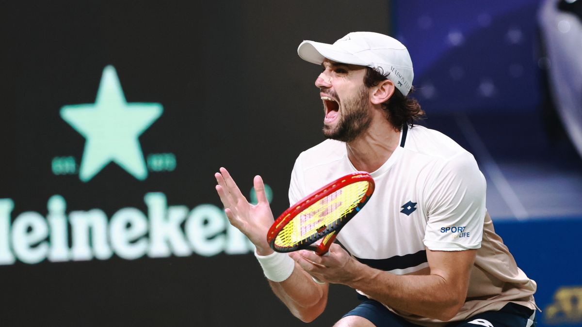 PAP/EPA / ALEX PLAVEVSKI / Na zdjęciu: Valentin Vacherot