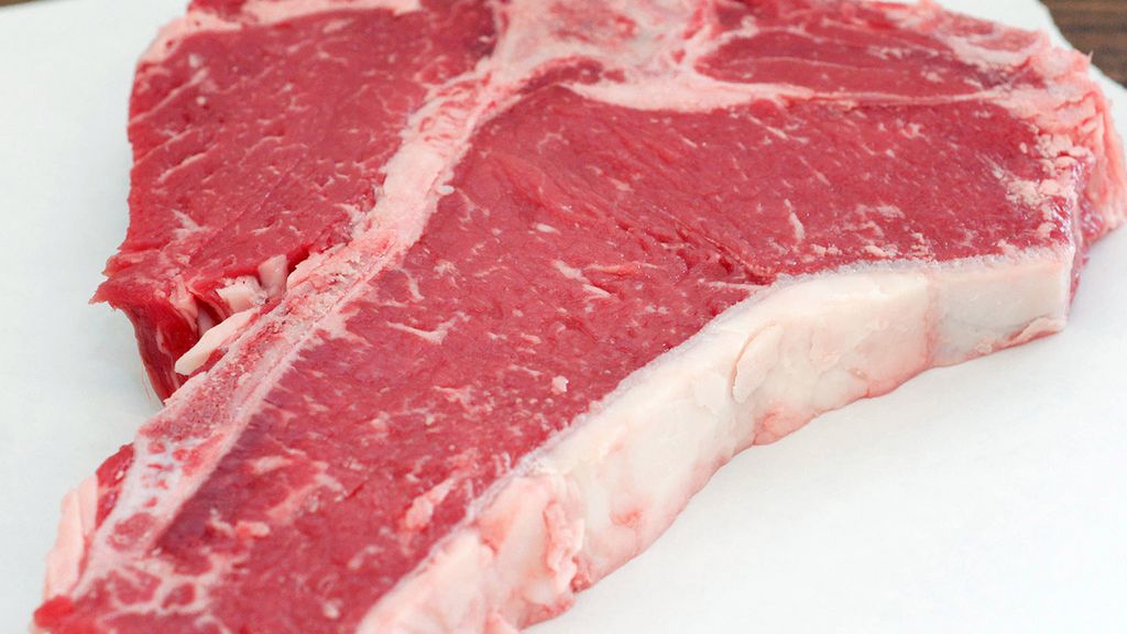 Surowe steki z polędwicy wołowej bez kości (mięso i tłuszcz, III klasa mięsa)