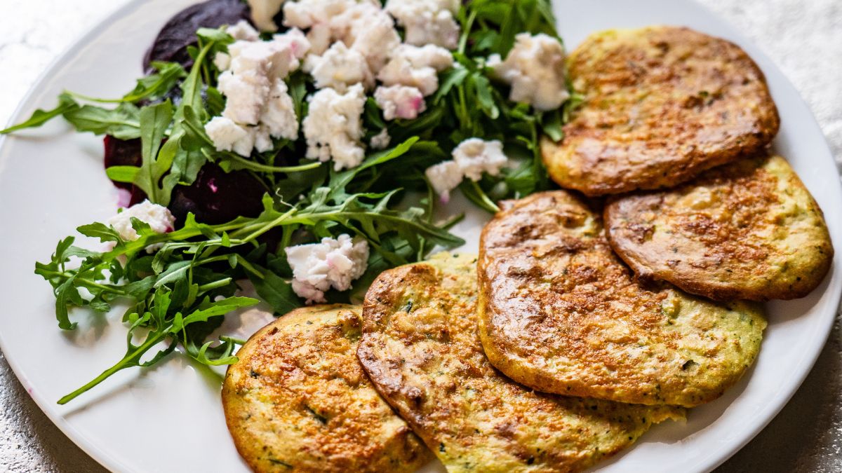 Placki z cebulą doskonale przełamują piątkową rutynę