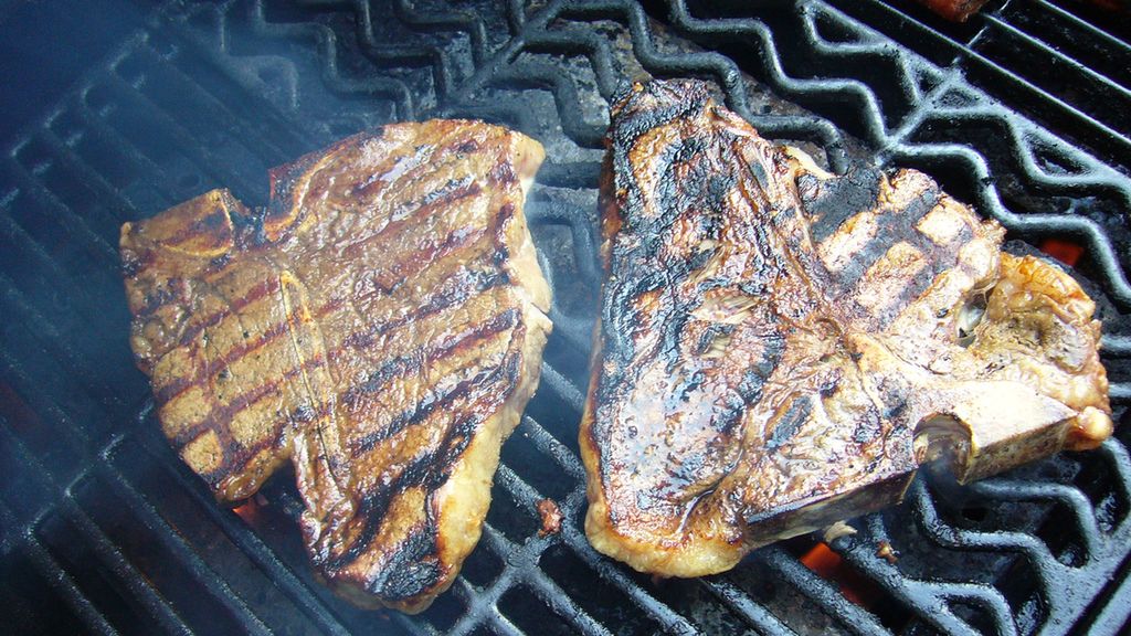 Grillowany rostbef wołowy T-bone (samo mięso, III klasa mięsa)