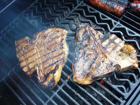 Grillowany rostbef wołowy T-bone (samo mięso, III klasa mięsa)