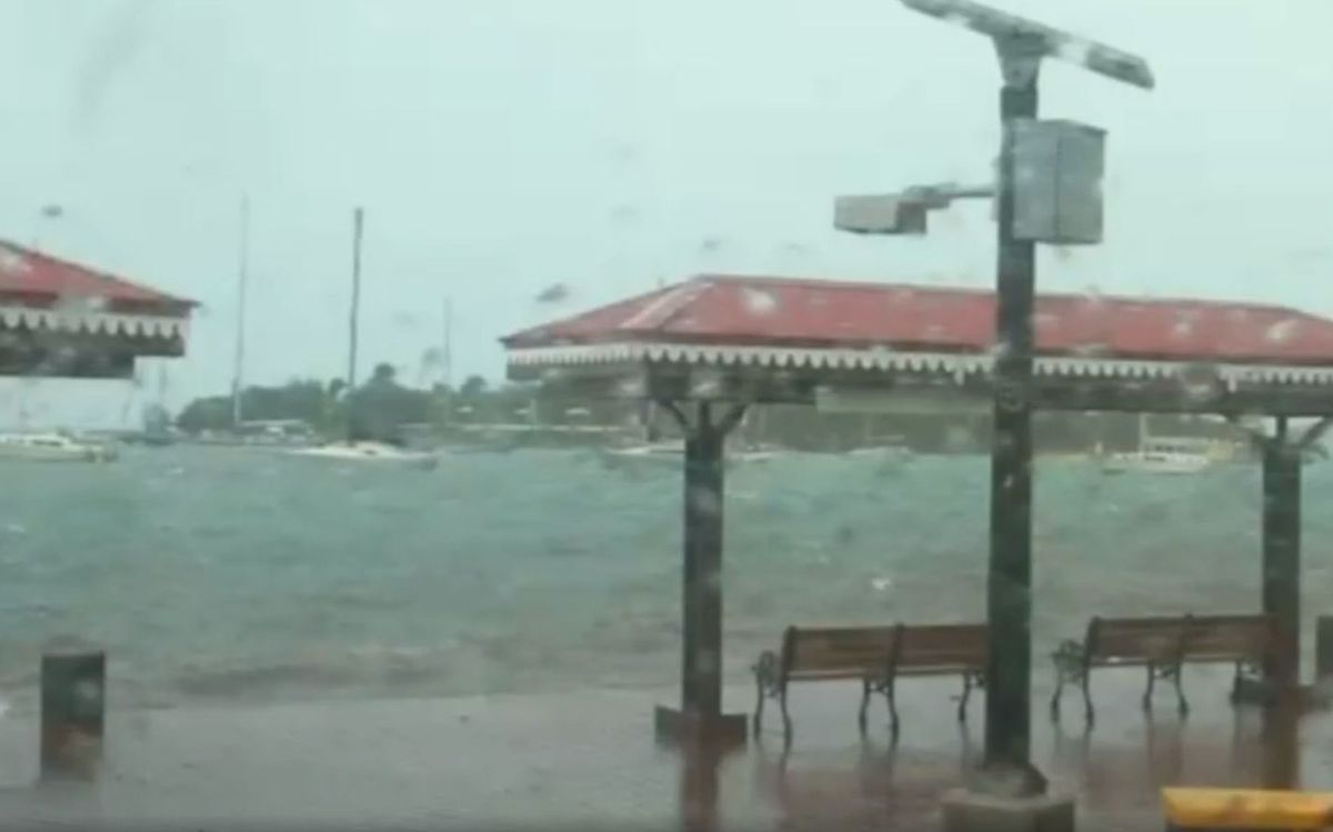 Irma zaatakowała Wyspy Dziewicze. Tak wygląda kataklizm, który pustoszy Karaiby