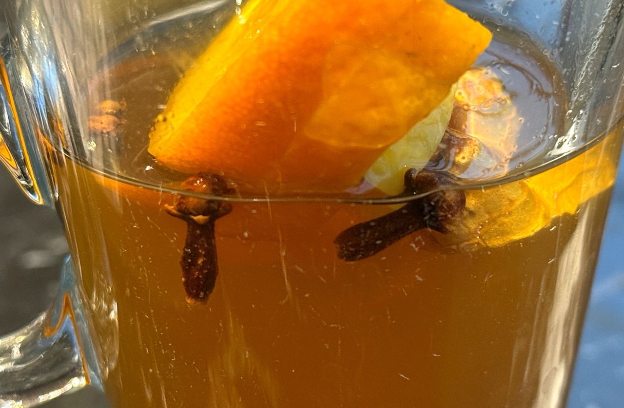 Ten aromatyczny dodatek kojarzy się z zimą, a może wpływać na uczucie senności