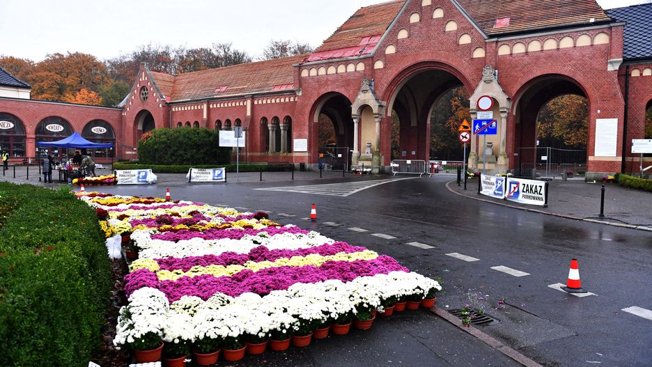 Wszystkich Świętych 2020. Zamknięte cmentarze