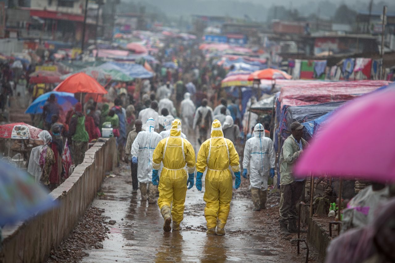 Ebola wymyka się spod kontroli. WHO alarmuje: już 600 podejrzanych przypadków i 139 zgonów