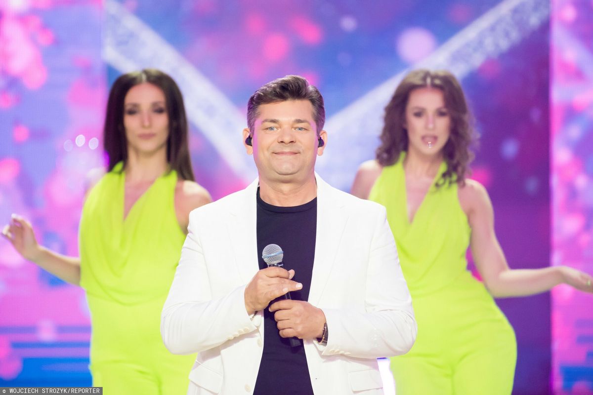 Zenek Martyniuk na scenie w Sopocie