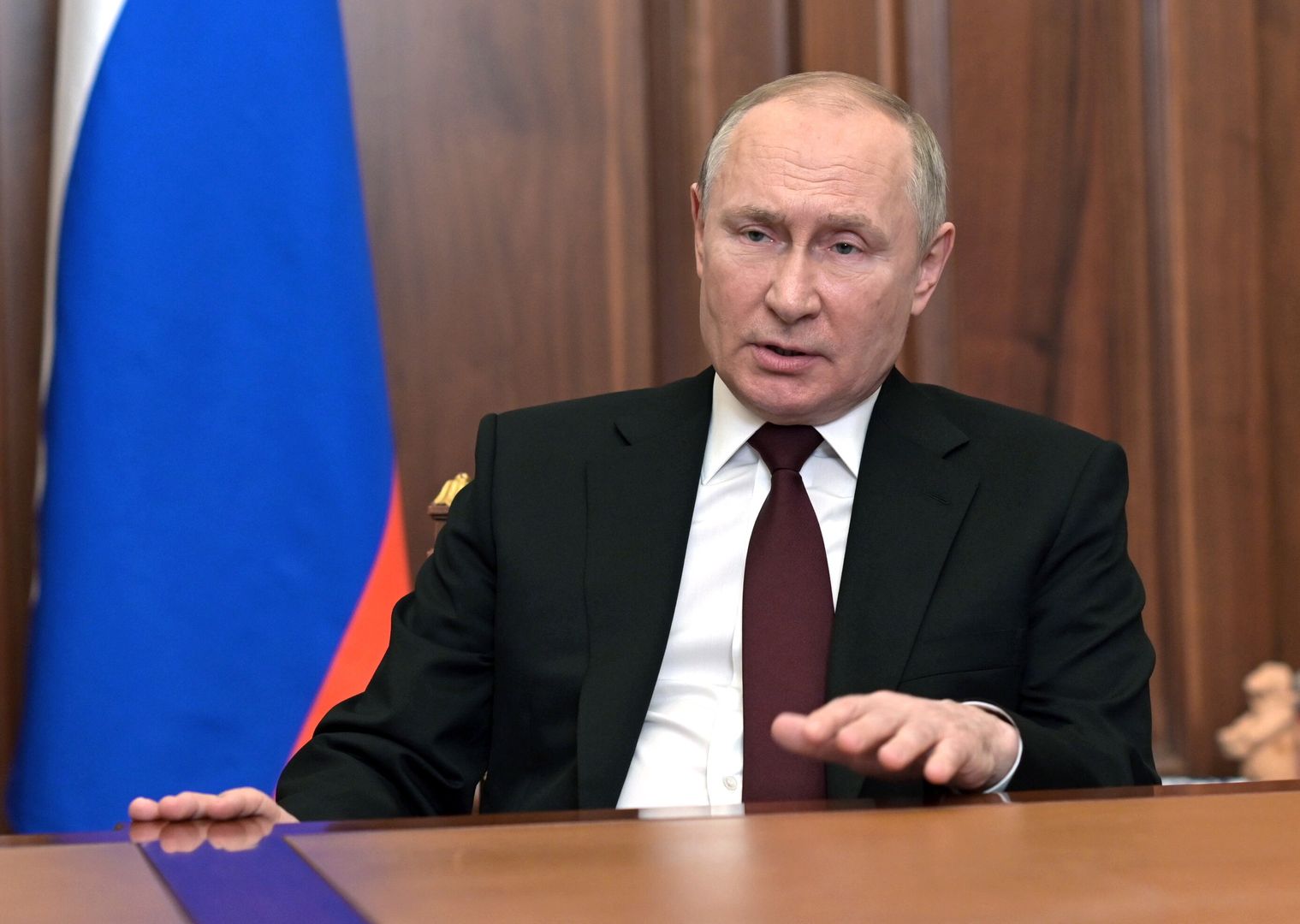 epa09776105 Russian President Vladimir Putin addresses the Russian Nation on what is happening in the Donbass and on the border with Ukraine in Moscow, Russia, 21 February 2022. The heads of the self-proclaimed Donetsk People's Republic (DPR) and the Luhansk People's Republic (LPR) asked the President of Russia to recognize the self-proclaimed republics. This issue was discussed at a meeting of the Security Council of the Russian Federation, Vladimir Putin appealed to the Federal Assembly of the Russian Federation to ratify the treaty of friendship and mutual assistance with the DPR-LPR. Putin  signed decrees on the recognition of the self-proclaimed Donetsk People's Republic (DPR) and the Luhansk People's Republic (LPR).  EPA/ALEKSEY NIKOLSKYI/SPUTNIK/KREMLIN POOL / POOL Dostawca: PAP/EPA.