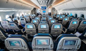 LOT wdraża internet na pokładzie samolotów. Jest już w pierwszym