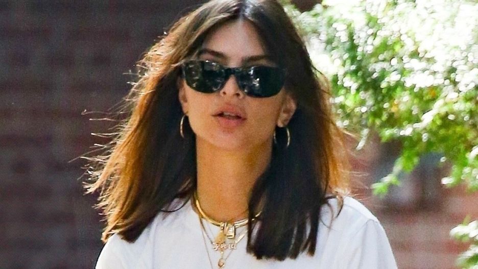Emily Ratajkowski wskoczyła w obcisłą sukienkę mini 