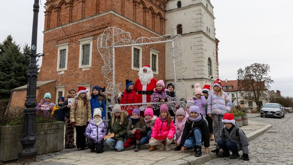 Już po raz piąty w Sandomierzu zorganizowano magiczny spacer ze Świętym Mikołajem.
