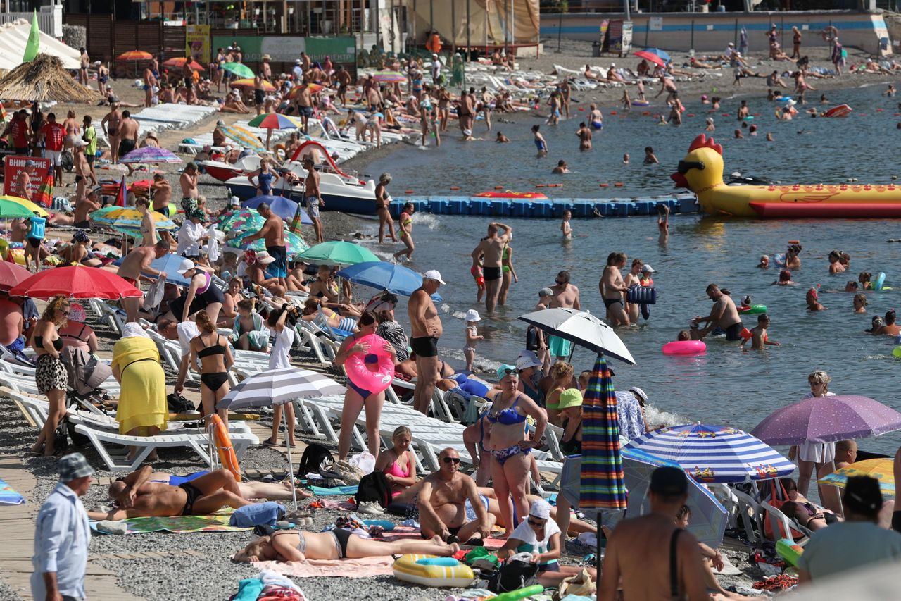 Tłumy na plażach Odessy. Zdjęcia mówią więcej niż słowa