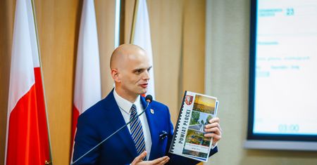 XII sesja Rady Powiatu w Płocku. Zarząd z absolutorium, Radni byli jednomyślni!