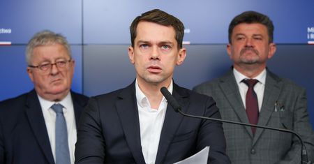 Wojna w resorcie rolnictwa. "Jedynym hegemonem biurokracja" - Kołodziejczak uderza w Siekierskiego