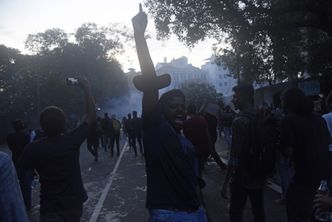 Uciekł przed obywatelami do Singapuru. W liście tłumaczy się z upadku Sri Lanki