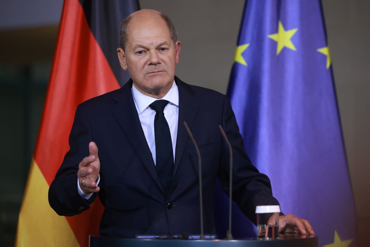 The German automotive industry is facing problems. In the photo, German Chancellor Olaf Scholz.