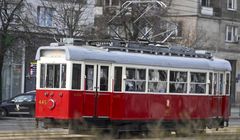 Warszawa wprowadza e-papierowe rozkłady jazdy tramwajów