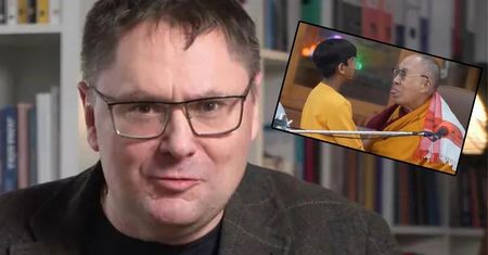 Dalajlama chciał, aby dziecko "possało jego język". Ostra reakcja Terlikowskiego
