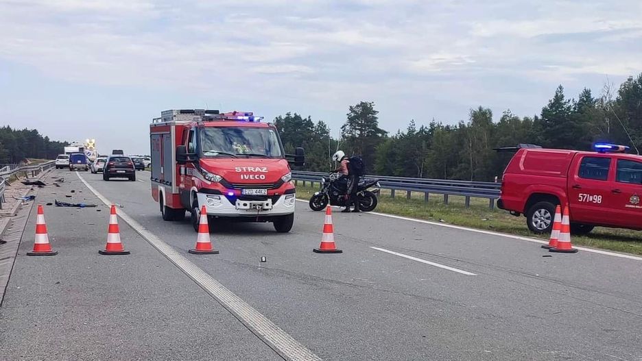 Tragedia na S8. Alfa romeo uderzyła w smarta. Nie żyje 28-latka 