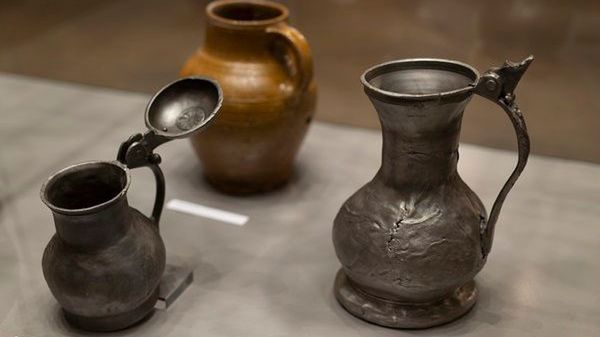 Wrocław. Zaskakująca wystawa w Arsenale. Zwiedzających zaskoczą zabytkowe naczynia