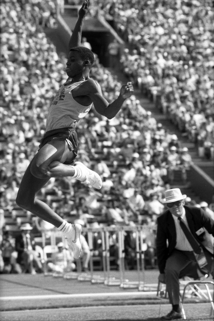 Carl Lewis w 1984 roku fot. domena publiczna