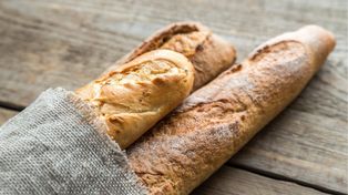 Bagietka czosnkowa. Przepis na domowe pieczywo