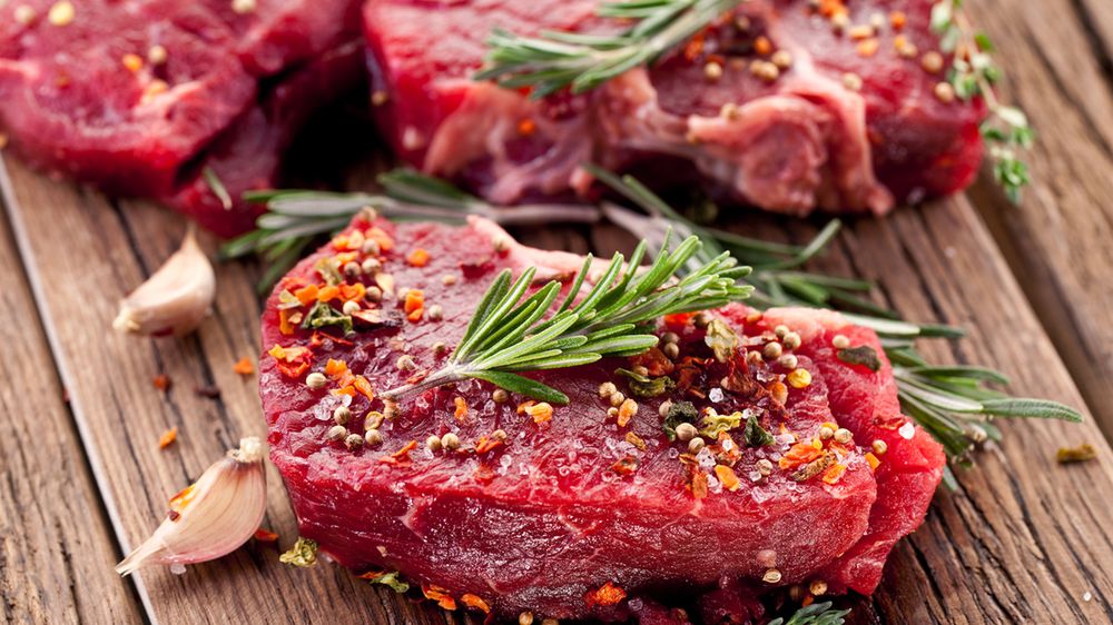 Surowa polędwica wołowa bez kości (mięso i tłuszcz)