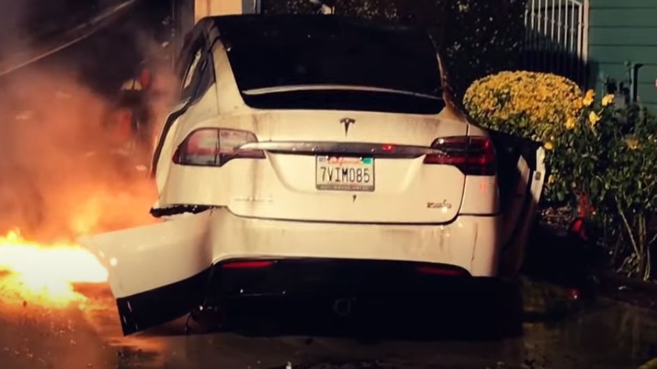 Przypadki pożarów tesli są bardzo medialne, ale wbrew pozorom nie tak częste, jak mogłoby się wydawać