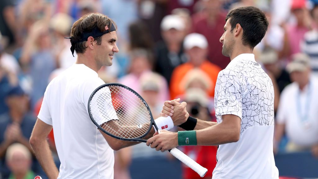 Roger Federer (z lewej) i Novak Djoković