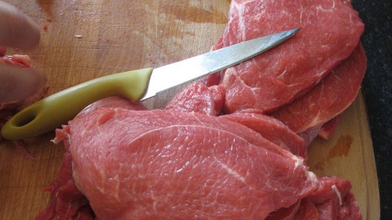 Surowa polędwica wołowa bez kości (mięso i tłuszcz, II klasa mięsa)