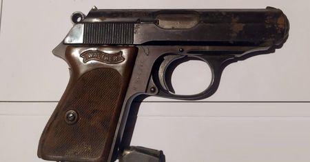 Nazistowski Walther PPK odnaleziony w Polsce. Był ukryty pod podłogą