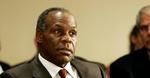 Danny Glover jedzie ze świnką do Meksyku