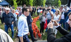 Burmistrz wyrwał mu transparent, bo był krytyczny wobec premiera